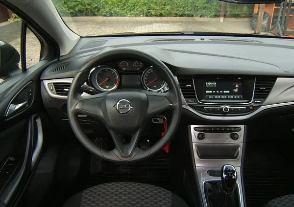 Opel Astra cena 39800 przebieg: 90800, rok produkcji 2016 z Zabrze małe 172